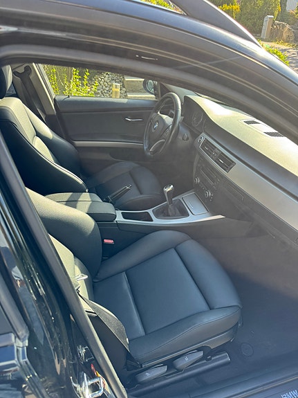 BMW 320i 7 of 9