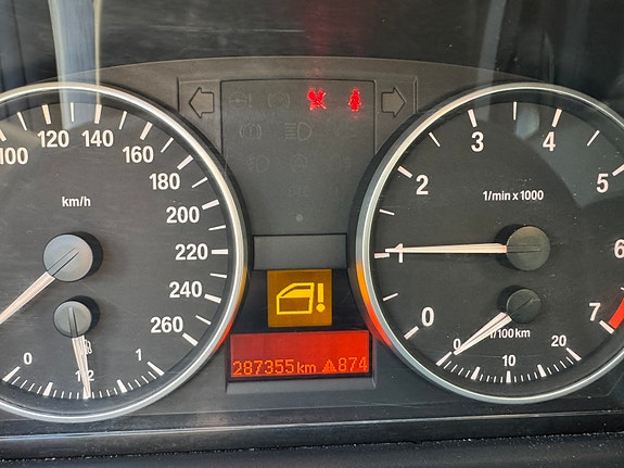BMW 320i 9 of 9