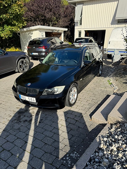 BMW 320i 3 of 9