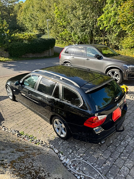 BMW 320i 4 of 9