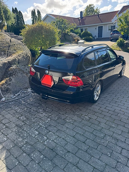 BMW 320i 5 of 9