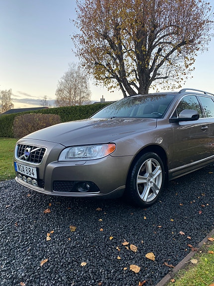Volvo V70 3 of 4