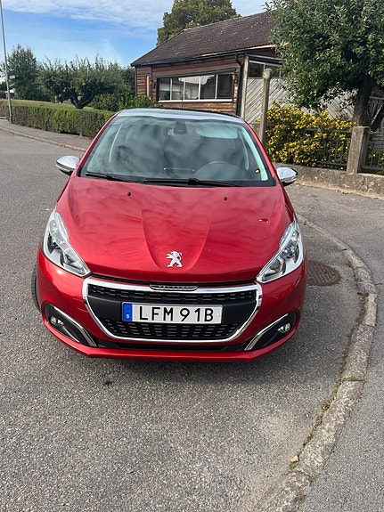 Peugeot 208 2 of 6