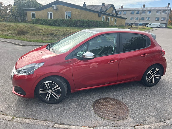 Peugeot 208 3 of 6
