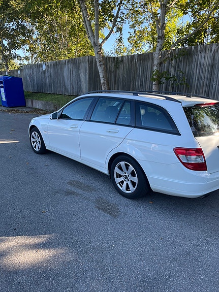Mercedes-Benz C180 2 of 3