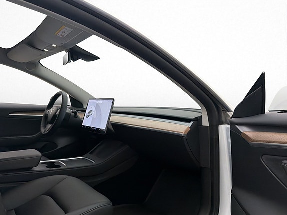 Tesla Model 3 27 of 30