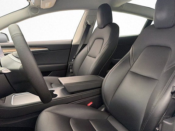 Tesla Model 3 11 of 30