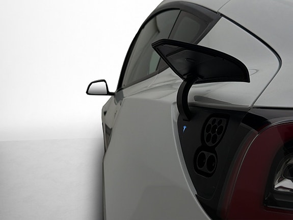 Tesla Model 3 24 of 30