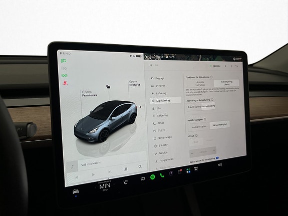 Tesla Model Y 21 of 30