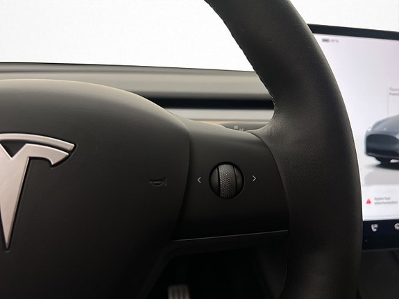 Tesla Model Y 15 of 30