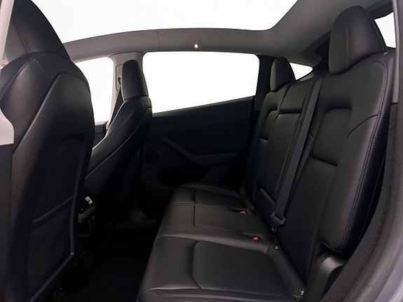 Tesla Model Y 29 of 30