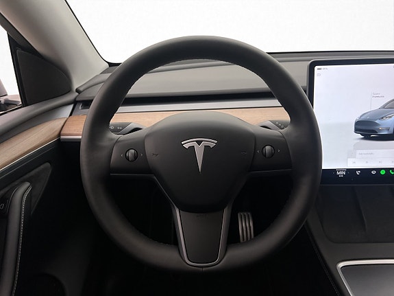 Tesla Model Y 13 of 30