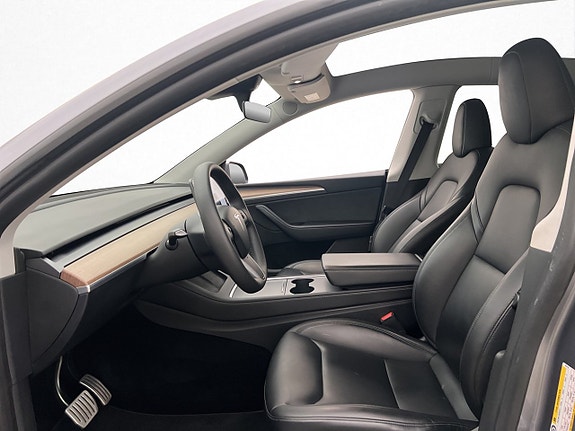 Tesla Model Y 11 of 30