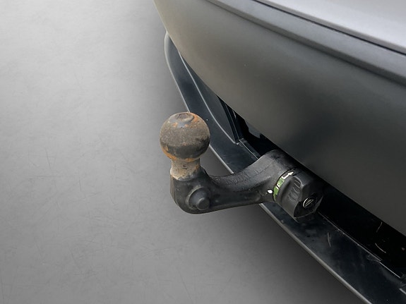 Tesla Model Y 9 of 30