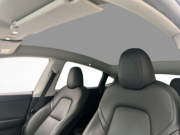 Tesla Model Y 12 of 30