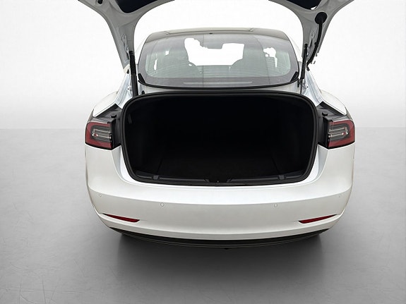 Tesla Model 3 29 of 30