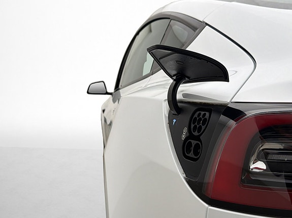 Tesla Model 3 24 of 30