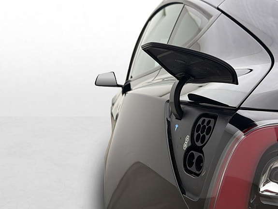 Tesla Model 3 24 of 30