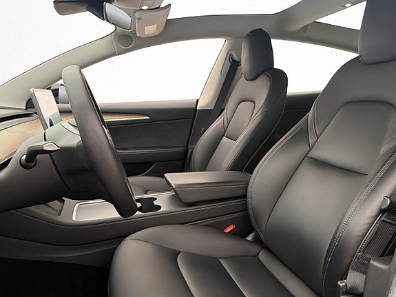 Tesla Model 3 11 of 30