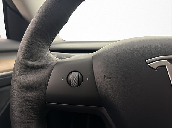 Tesla Model 3 14 of 30