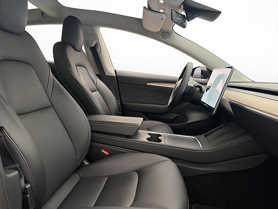 Tesla Model 3 26 of 30