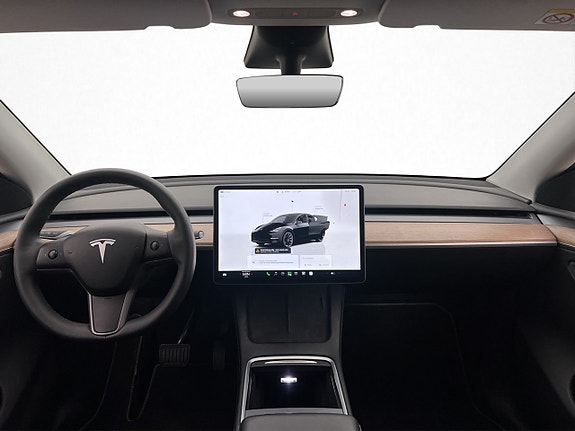 Tesla Model Y 24 of 30