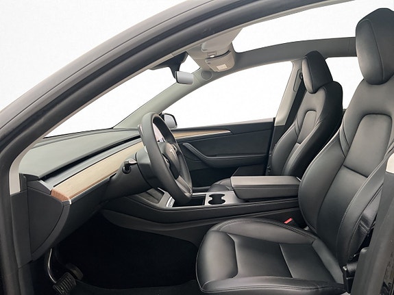 Tesla Model Y 12 of 30