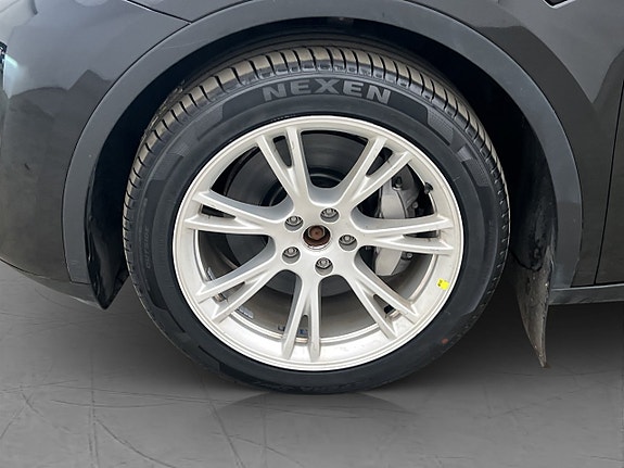 Tesla Model Y 29 of 30