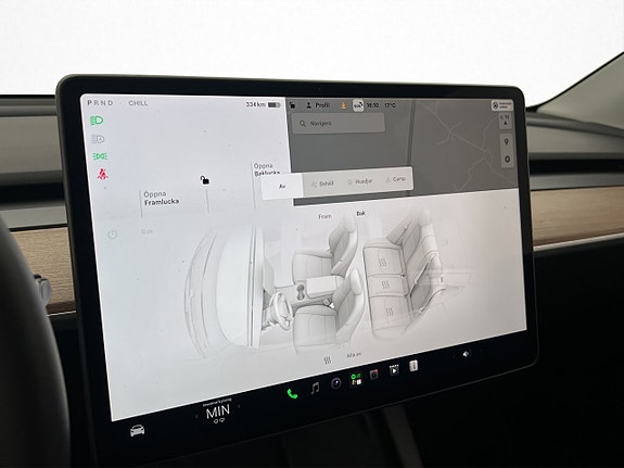 Tesla Model Y 21 of 30