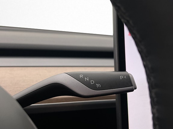 Tesla Model Y 17 of 30