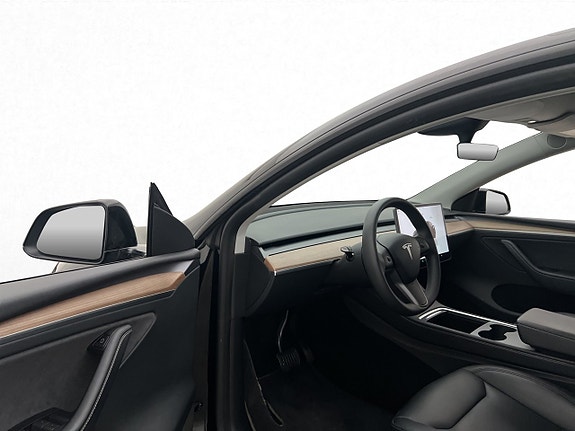Tesla Model Y 11 of 30