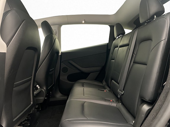 Tesla Model Y 27 of 30