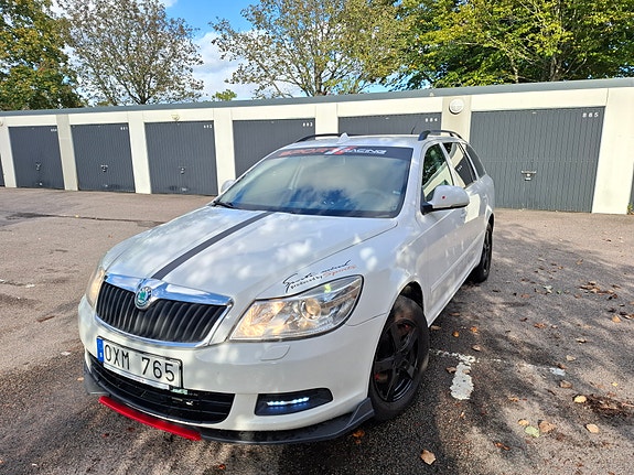 Skoda Octavia 2 of 7
