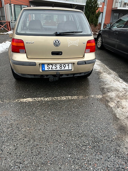 Volkswagen Golf IV 2 of 9