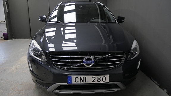 Volvo XC60 3 of 17