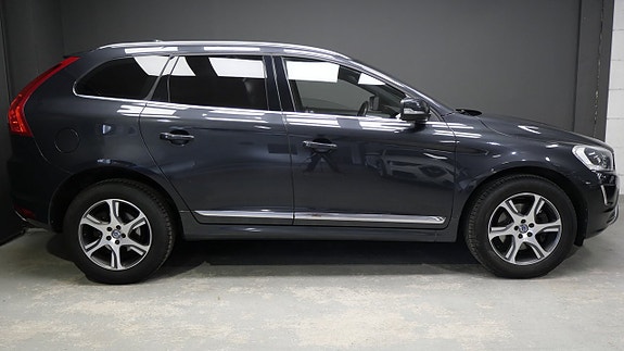 Volvo XC60 2 of 17