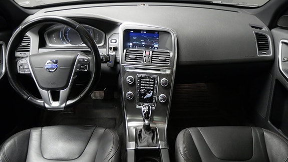Volvo XC60 4 of 17