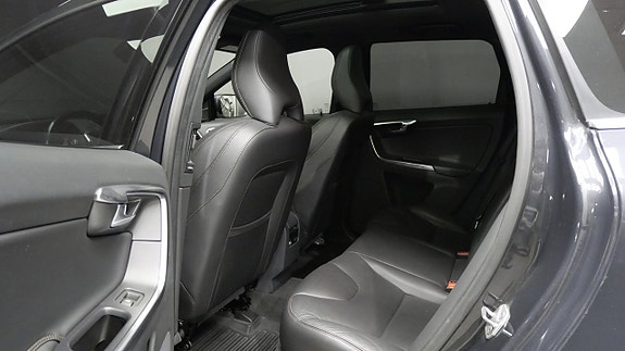 Volvo XC60 13 of 17