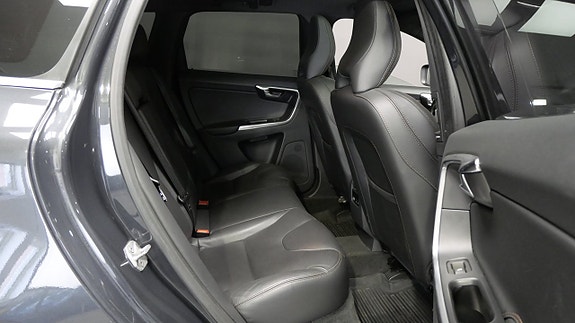 Volvo XC60 10 of 17
