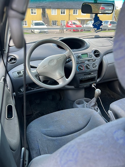 Toyota Yaris 6 of 6