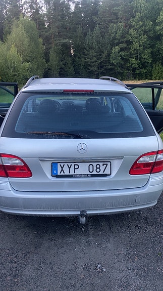 Mercedes-Benz E220 4 of 8