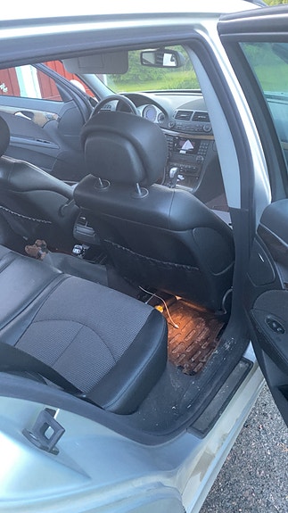 Mercedes-Benz E220 6 of 8