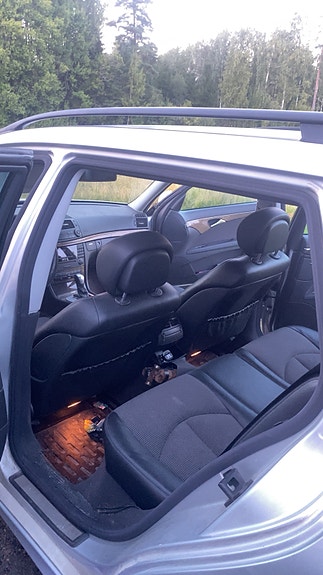 Mercedes-Benz E220 5 of 8