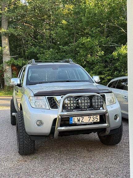 Nissan Navara 2 of 7