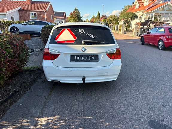 BMW 320i 4 of 15