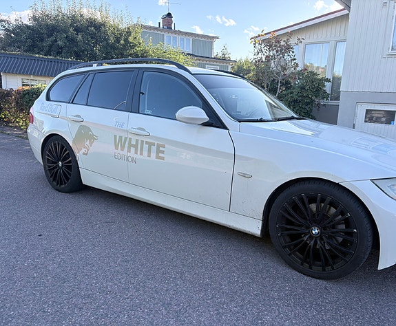 BMW 320i 15 of 15