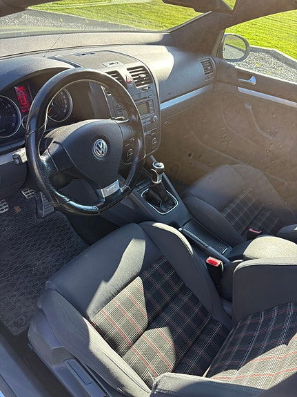 Volkswagen Golf V 5 of 5