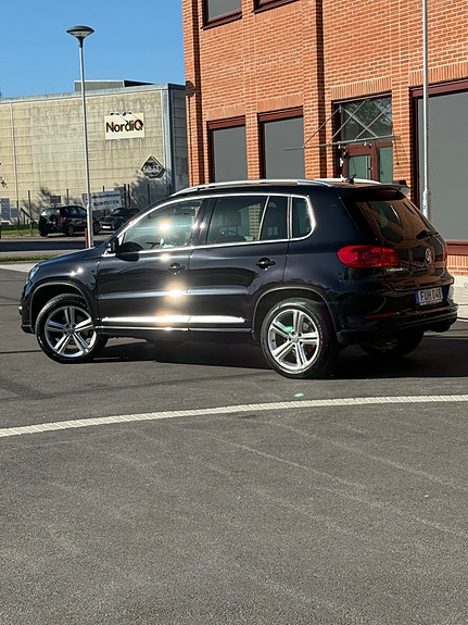 Volkswagen Tiguan 3 of 6