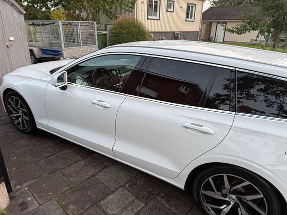 Volvo V60 2 of 11
