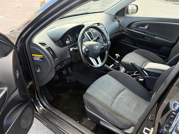Kia Ceed 3 of 6